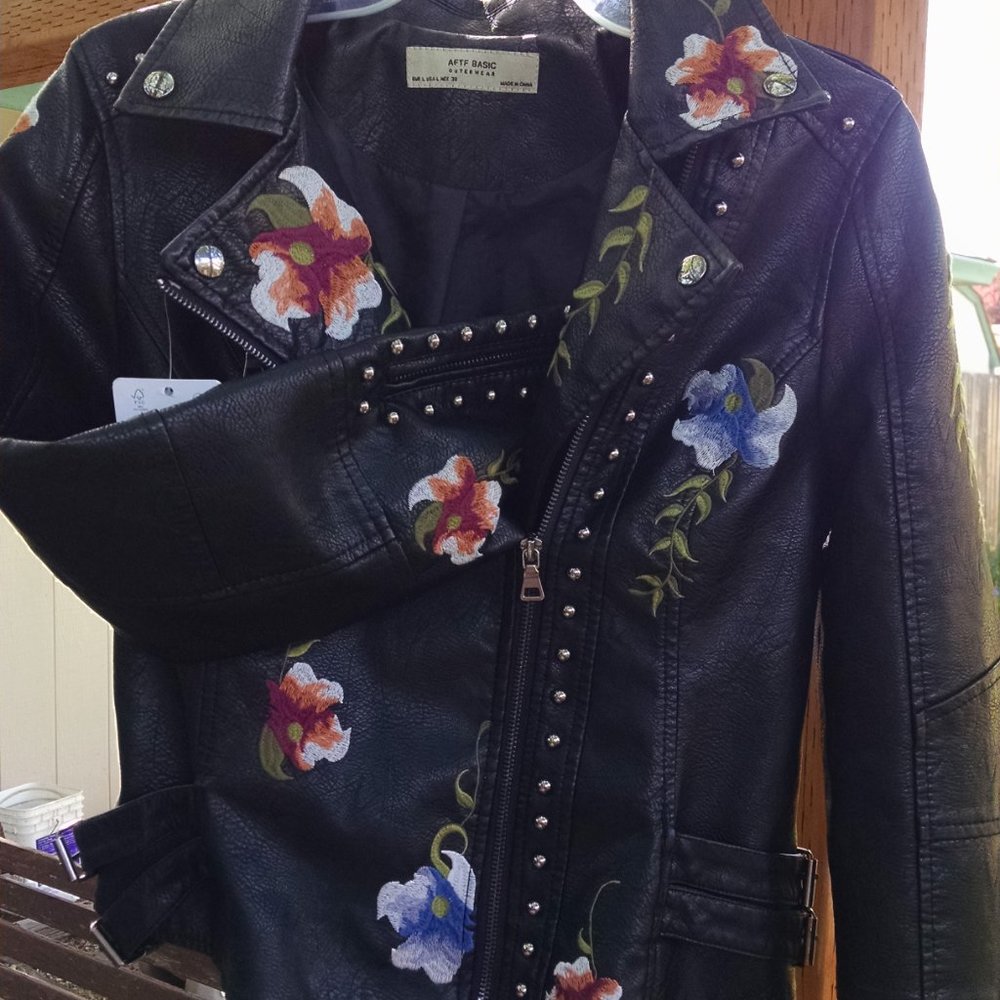 Embroidered leather jacket - Picture 3 of 9